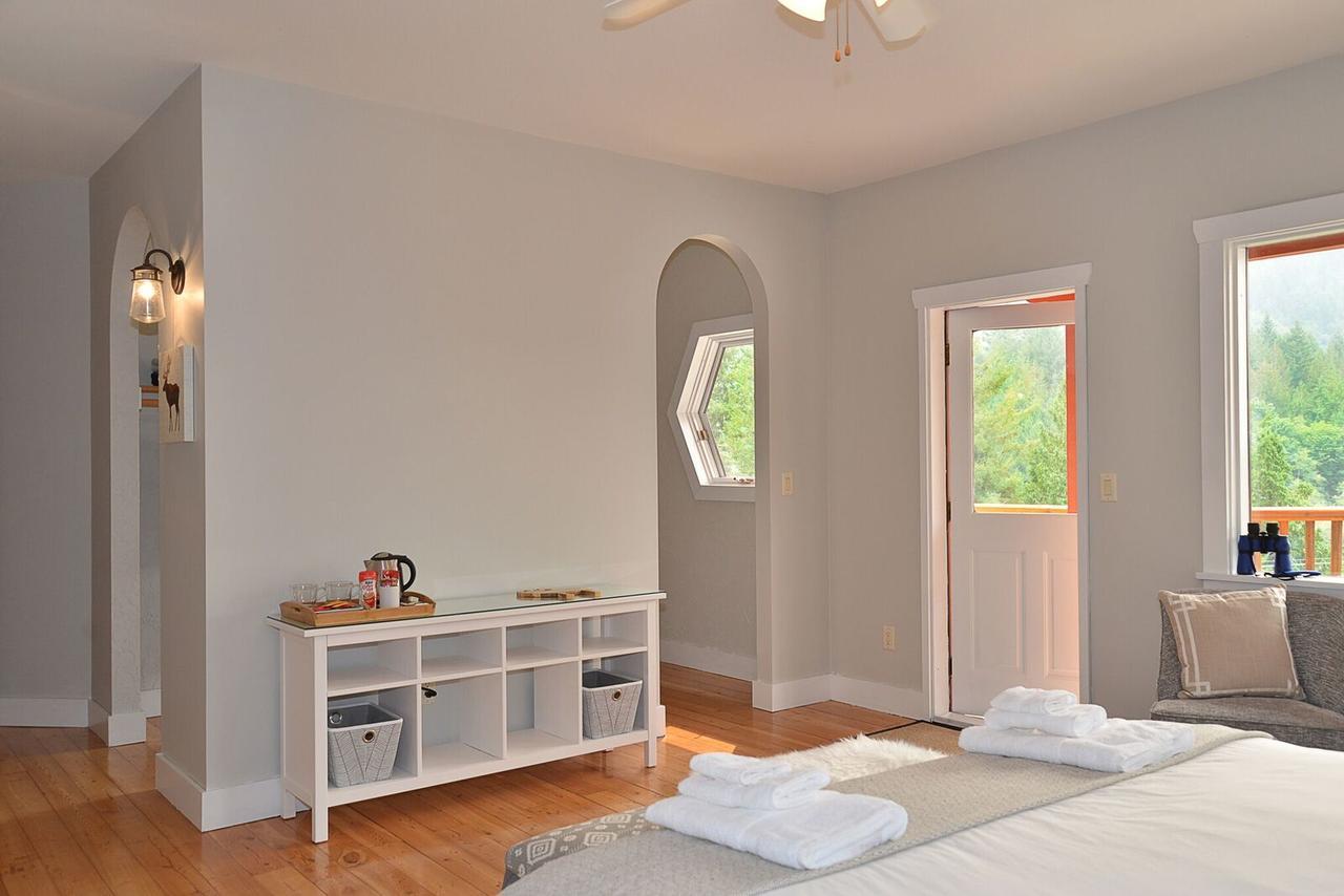 Sunshine Villa B&B Madeira Park Bagian luar foto