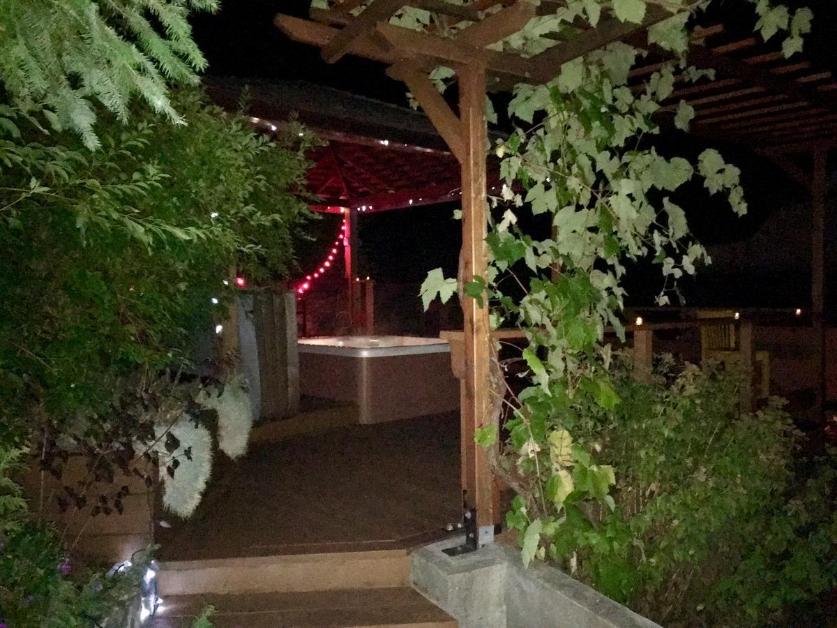 Sunshine Villa B&B Madeira Park Bagian luar foto
